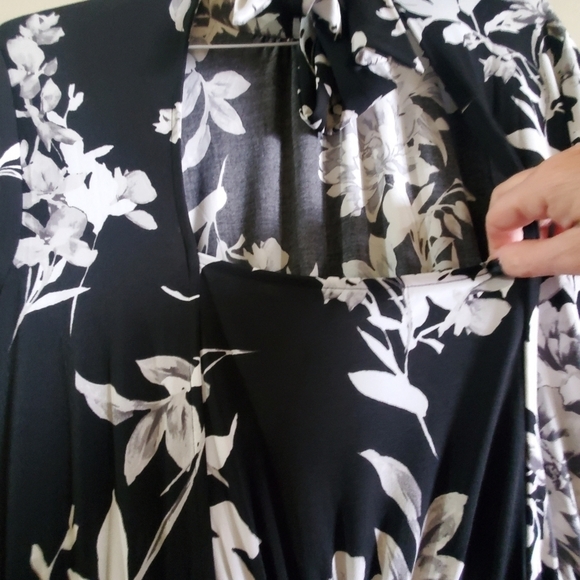 Lane Bryant sz 22/24. Boho black floral. Open back, side slit. Mock neck - Picture 12 of 14